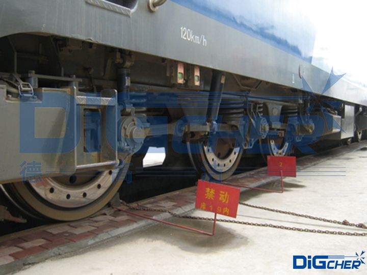 大功率牽引機(jī)車底盤(pán)清潔系統(tǒng)